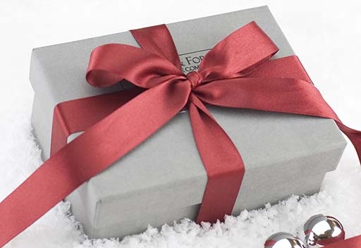 Nelson & Forbes Gift Box in Snow